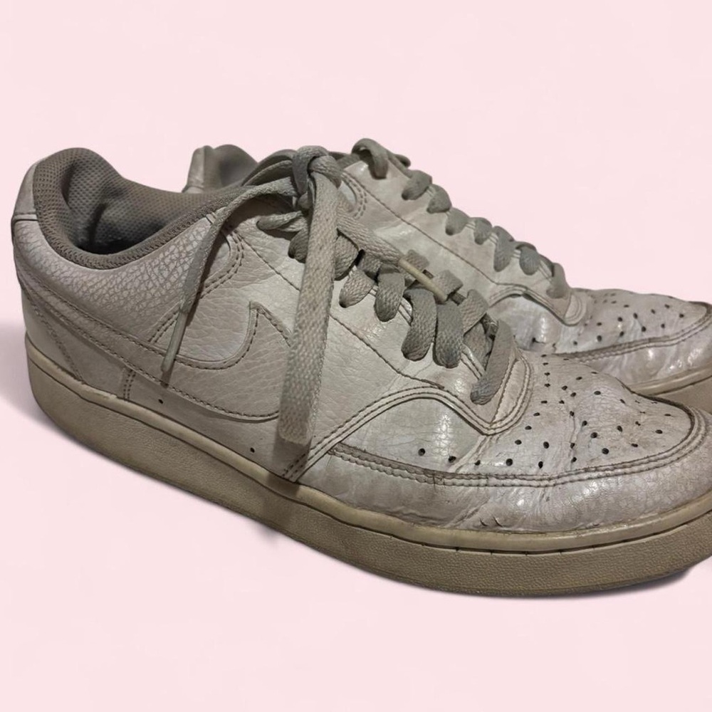 Nike women’s Cream and Gray Shoes